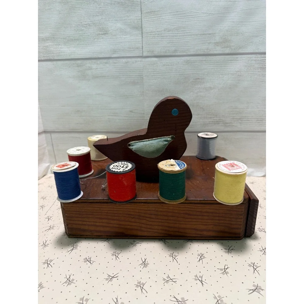 Vintage‎ Wooden Bird Sewing Caddy Thread Organizer Pin Cushion with 20 Spools
